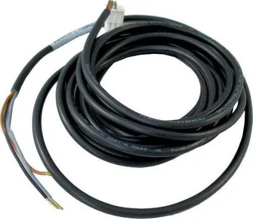 Schwarzes Kabel mit mehreren Adern, darunter zwei farbige Drähte, zur Verbindung von Komponenten, geeignet für Wolf Produkte wie das Dreiwege-Ventil.